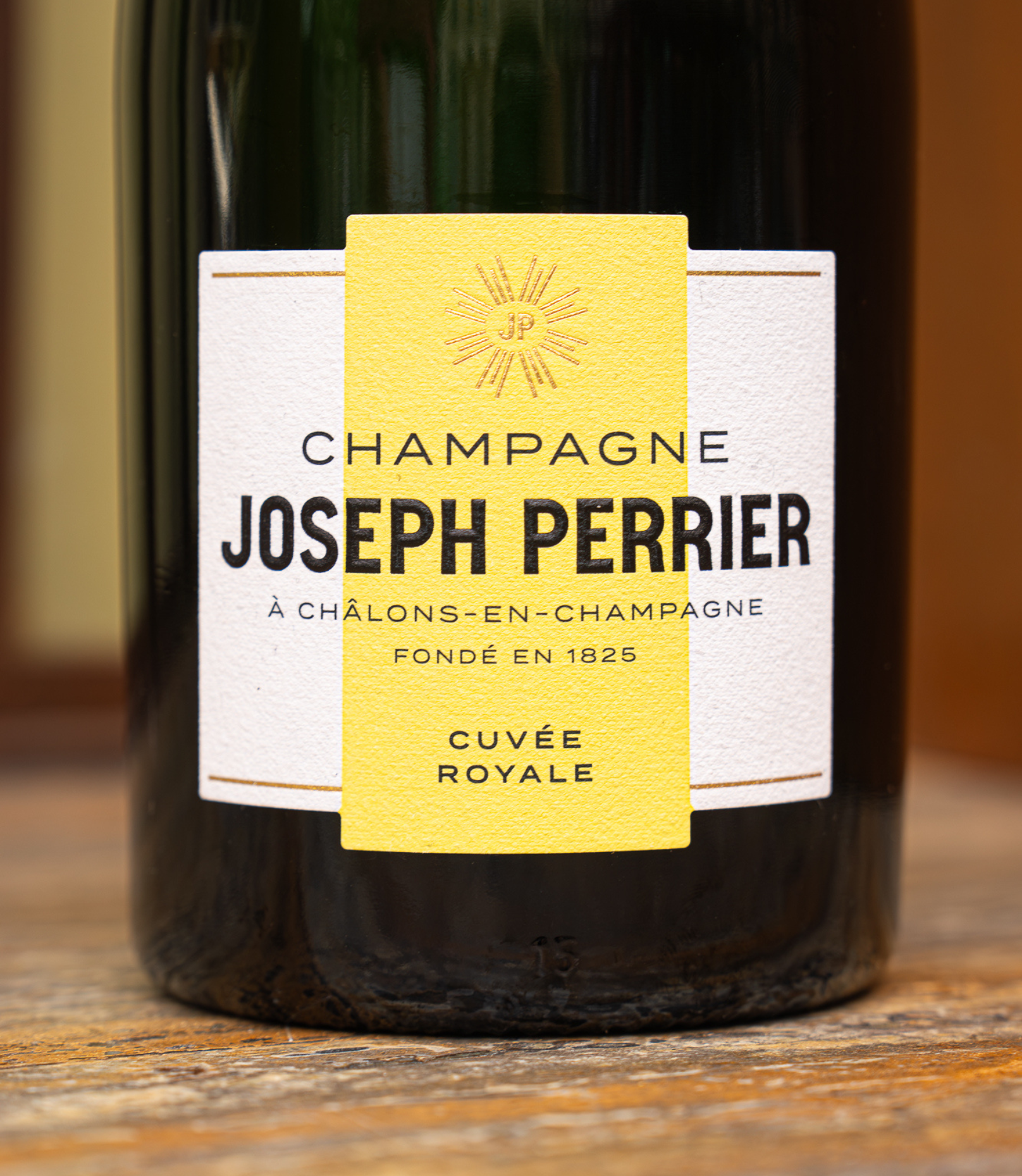 Bouteille de Champagne Joseph Perrier, cuvée élégante alliant tradition et fraîcheur.